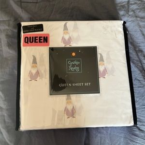 Brand new Queen Gnome Sheet Set